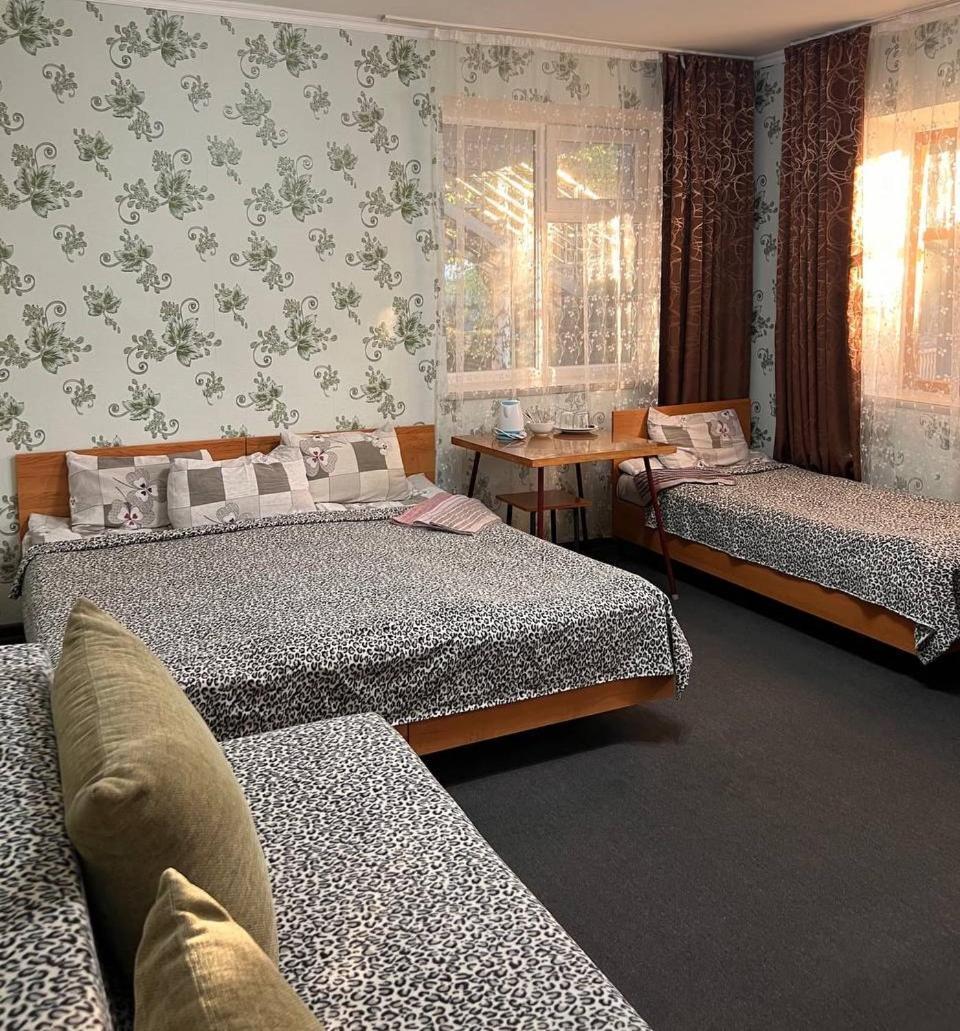 Podsolnukhi Guest House Czołponata Zewnętrze zdjęcie